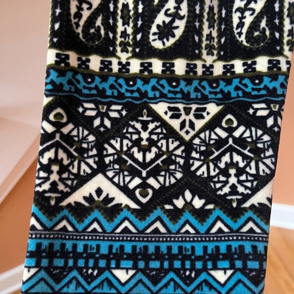 Super soft patterned velour NWT one size leggings - Picture 5 of 6